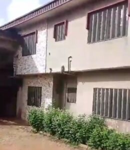 9 bedrooms duplex with a BQ for Sale in Benin City 